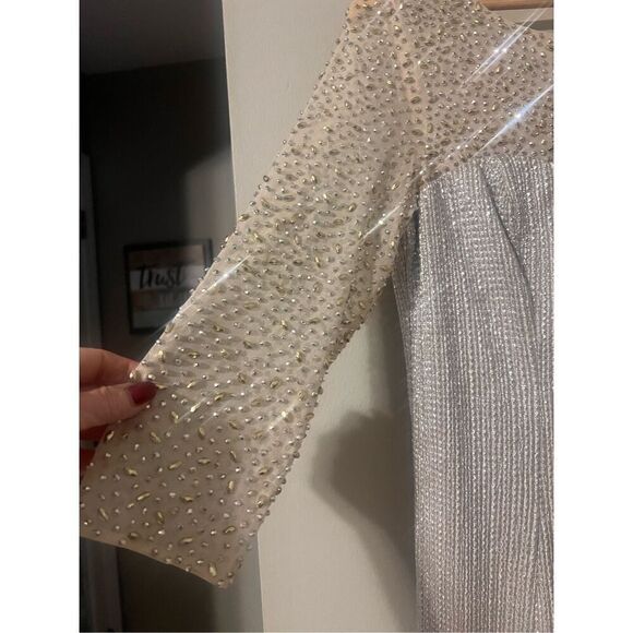Cachet Women's 14 Beaded Sleeve Slinky Evening Dress Metallic Drape Back Formal - Picture 8 of 15